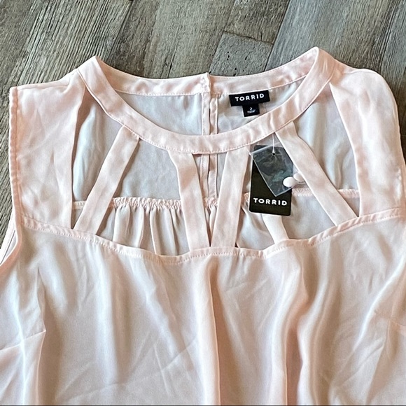 NWT TORRID Blush Colored Sleeveless Cagefront Tank ✨Perfect for Spring!!✨ - Picture 3 of 11